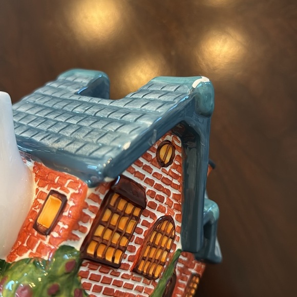 2005 Thomas Kinkade Cottage House Ceramic/Porcelain Teapot with Lid - Picture 6 of 6